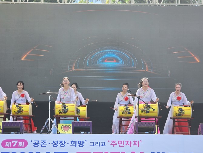 무전동 고고장구로 '경남 주민자치 박람회 우수동아리 경연대회'에서 대상 수상. ⓒ 통영시