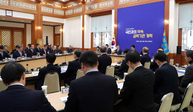 문 대통령은 코로나 펜데믹 상황에서도 민생경제를 위한 다양한 정책을 펼쳐 지속적인 국민의 지지를 이끌어 냈다. ⓒ 대통령기록관