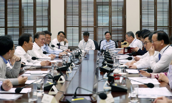 박근혜 대통령의 탄핵으로 인수위원회 없이 출범한 문재인 정부는 '적폐청산'을 첫 국정기조로 삼았다. ⓒ 대통령기록관
