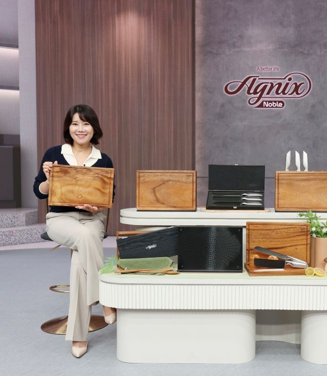 KT알파 쇼핑이 주방용품 전문기업 '대명아이넥스'의 프리미엄 브랜드 '아그닉스 노블' 신상품을 오는 13일 단독 론칭하고, 오직 방송에서만 50% 초특가 할인에 15만원 상당의 상품 추가 구성 혜택을 제공한다. © KT알파