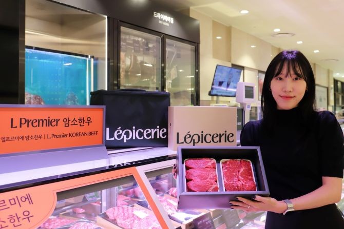 롯데백화점이 2025년 추석을 맞아 '프리미엄'에 '취향'을 더한 '큐레이션 한우 기프트'를 대폭 강화해 선보인다. © 롯데백화점