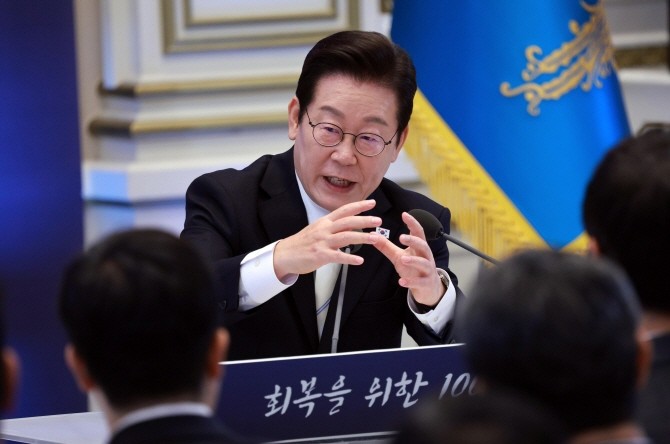 이재명 대통령이 11일 청와대 영빈관에서 열린 취임 100일 기자회견 '회복을 위한 100일, 미래를 위한 성장'에서 발언하고 있다. ⓒ 연합뉴스