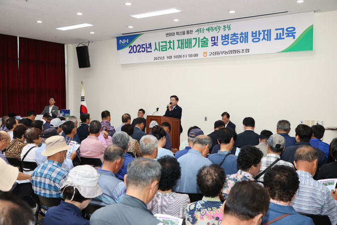 동부권역(동해면, 거류면) 시금치 재배농가 교육에 참석한 이상근 군수…농가 격려 및 현장 소통