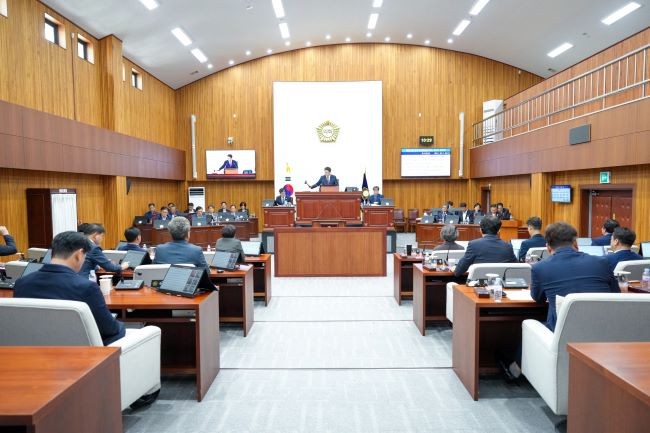 경주시의회는 11일 본회의장에서 제292회 임시회 제2차 본회의를 열고 9일간의 임시회 일정을 마무리했다. ⓒ 경주시의회