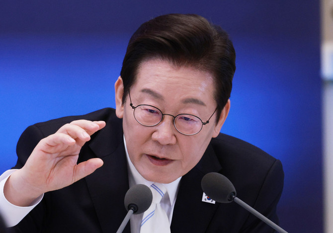 이재명 대통령이 11일 청와대 영빈관에서 열린 취임 100일 기자회견 '회복을 위한 100일, 미래를 위한 성장'에서 답변하고 있다. ⓒ연합뉴스