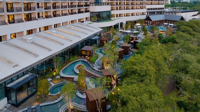 소노캄 경주 웰니스 풀앤스파 실외 전경. © 소노인터내셔널