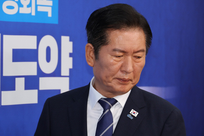 정청래 더불어민주당 대표가 29일 서울 여의도 국회에서 열린 최고위원회의에 참석하고 있다. ⓒ 연합뉴스