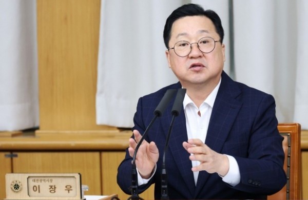 이장우 대전시장은 1일 실·국장 및 산하기관장들이 참석한 확대간부회의를 주재하고 있다. ⓒ 대전시