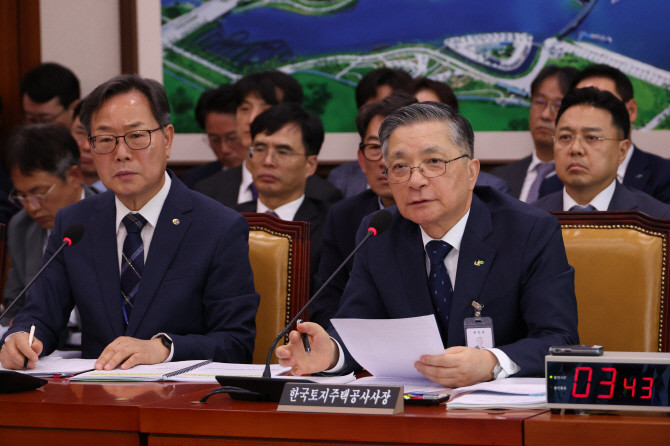 지난해 국정감사에 출석한 이한준 LH 사장. © 연합뉴스