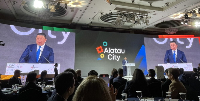 15일 오전 서울 소공동 롯데호텔에서 '알라타우 시티 투자 로드쇼'가 개막했다. 사진은 카나트 보줌바예프 카자흐스탄 부총리가 개회사를 진행하는 모습. = 박선린 기자