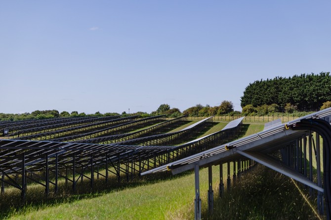 JLR이 영국에서 추진하는 세 건의 태양광 프로젝트 가운데 최초로 완공된 발전소로 해당 부지 에너지 수요의 최대 31%를 공급한다. ⓒ JLR 코리아