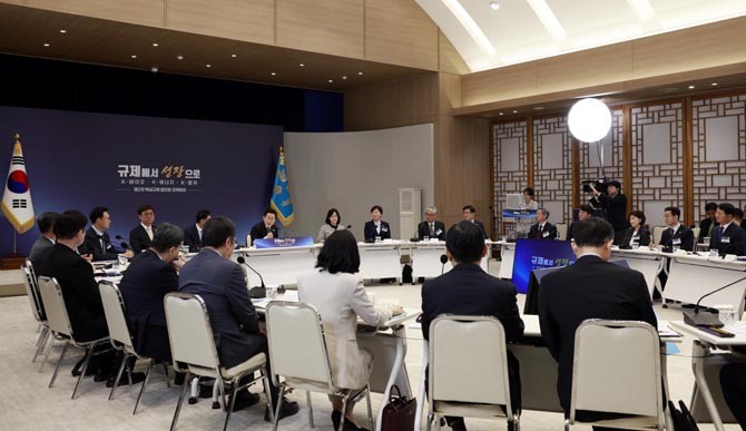 대통령실은 오늘 회의를 통해 건의된 정책과제들이 현장에서 최대한 신속하게 개선될 수 있도록 후속 조치를 집중적으로 관리해 나갈 계획이다. ⓒ 연합뉴스