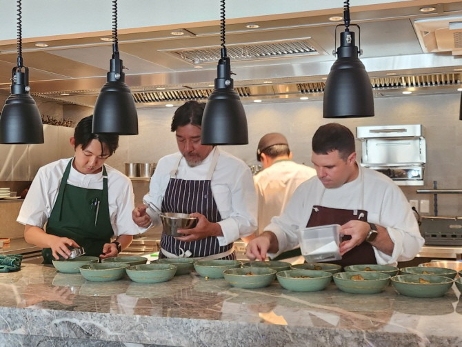 에드워드 리 셰프(사진 가운데). = 추민선 기자