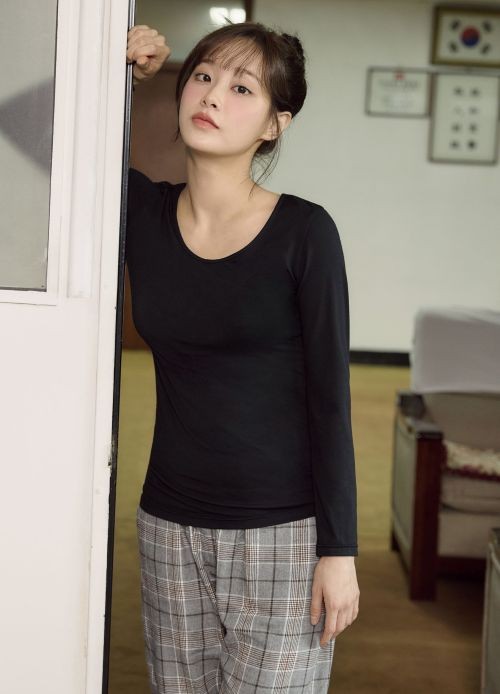 BYC는 갑작스럽게 기온이 뚝 떨어진 초겨울 날씨에도 따뜻하고 가볍게 입을 수 있는 기능성웨어 '2025년형 보디히트' 신제품을 출시했다. © BYC