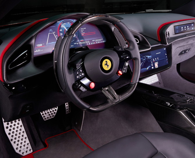 실내는 운전자와 동승자를 각각 감싸는 두 개의 공간으로 구성된 '듀얼 콕핏' 콘셉트를 기반으로 한다. ⓒ 페라리