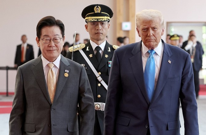 이재명 대통령과 도널드 트럼프 미국 대통령이 29일 경북 경주박물관에서 열린 공식 환영식에서 의장대 사열을 하고 있다. ⓒ 대통령실통신사진기자단