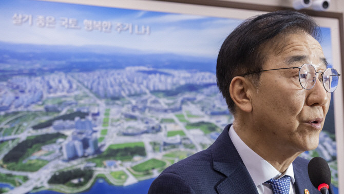 29일 국회 국토교통위원회에서 열린 2025년도 종합 국정감사에 출석한 김윤덕 국토교통부 장관. © 연합뉴스