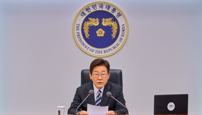 이 대통령은 국가 자산이 헐값에 매각되고 있다는 우려에 정부 자산 매각 전면 중단할 것을 지시했다. ⓒ 대통령실