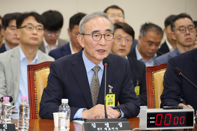김영섭 KT 대표이사가 지난 9월24일 국회 과학기술정보방송통신위원회에서 열린 통신·금융 대규모 해킹사고에 대한 청문회에서 위원 질의에 답하고 있다. ⓒ 연합뉴스