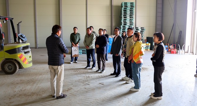 죽산콩영농조합 현장견학 모습. ⓒ 의회사무국