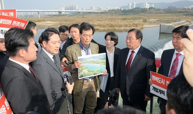 세종보 현장 방문 모습. ⓒ 세종시