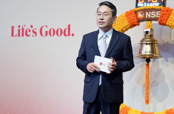인도 뭄바이 국립증권거래소에서 지난달 14일(현지시간) 열린 LG전자 인도법인 상장식에 참석한 조주완 LG전자 CEO. ⓒ LG전자