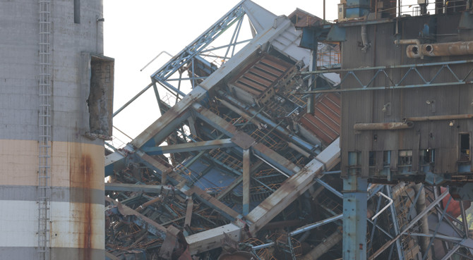 울산화력발전소에서 보일러 타워가 무너져 근로자 9명이 매몰되는 사고가 6일 발생했다. ⓒ 연합뉴스
