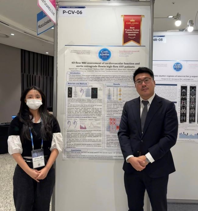 이주연 파견연구원(왼쪽)과 허형규 선임연구원. ⓒ 케이메디허브