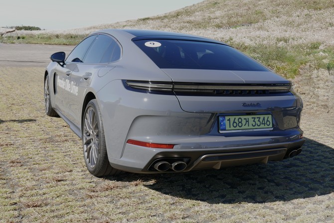 우아한 메탈릭 그레이 톤의 터보나이트(Turbonite) 컬러는 터보 모델에만 제공한다. = 노병우 기자