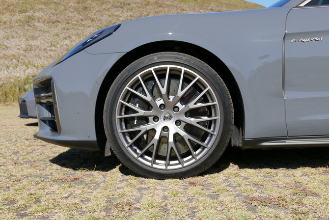 단조 21인치 파나메라 터보 S 센터 -락 휠. = 노병우 기자