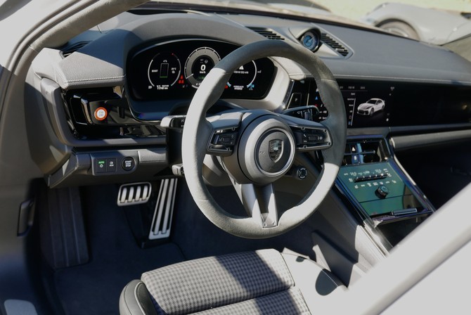 파나메라 터보 S E-하이브리드 내부 모습. = 노병우 기자