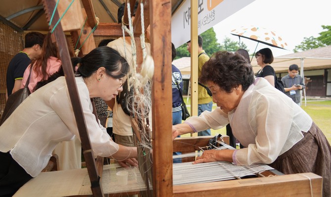 한산모시공예마을 내 한산모시의 전통과 현대 감각을 결합한 새로운 체험공간 모습. ⓒ 서천군