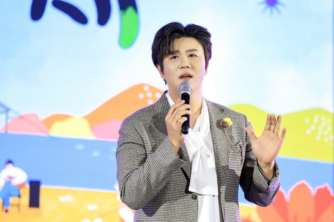 진해출신 트롯천재 진해성 가수 사진. ⓒ 창원시