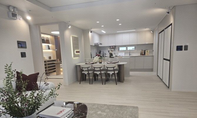 운정신도시 푸르지오 더 스마트 견본주택. = 전훈식 기자