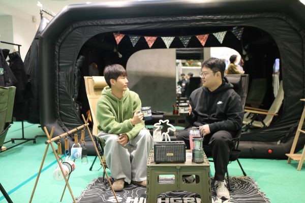 롯데백화점 광주점이 캠핑 시즌을 겨냥해 4층 행사장에서 13일까지 캠핑용품 특집 팝업스토어를 연다. ⓒ 롯데백화점 광주점