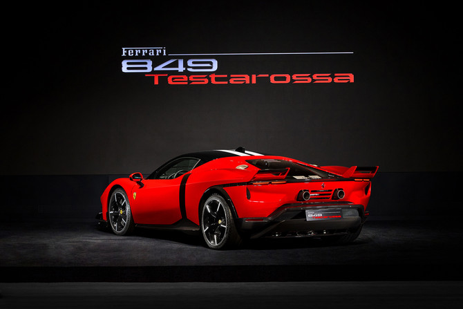 849 테스타로사는 페라리의 레이싱 DNA와 엔지니어링의 정수를 보여준다. ⓒ 페라리