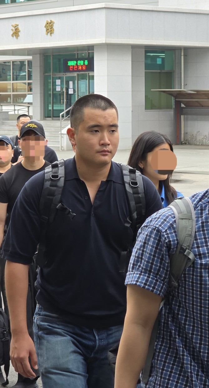 이재용 삼성전자 회장의 장남 이지호씨가 지난 9월15일 경남 창원시 진해구 해군사관학교에서 열린 해군 학사장교 사관후보생 입영식 행사장으로 들어가고 있다. ⓒ 삼성전자