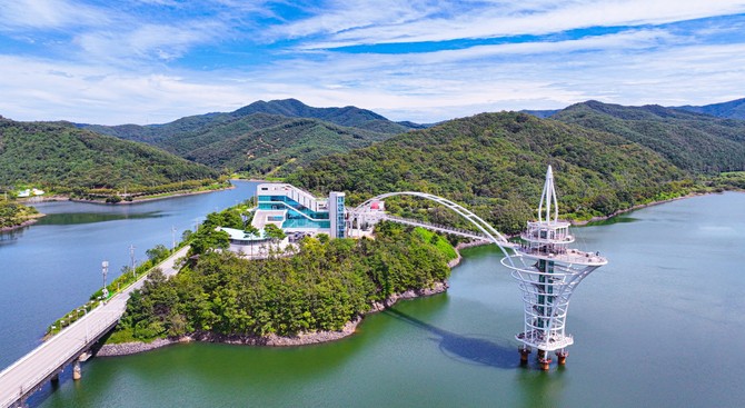 청양 칠갑타워 전경. ⓒ 청양군