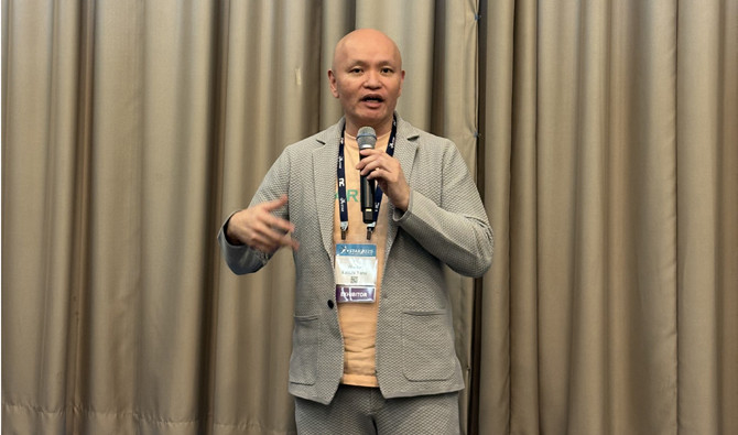 장 대표는 넥써쓰의 성장을 위해 리듬 게임의 거장 야노 케이이치 대표와 협업을 맺었다. = 김경태 기자