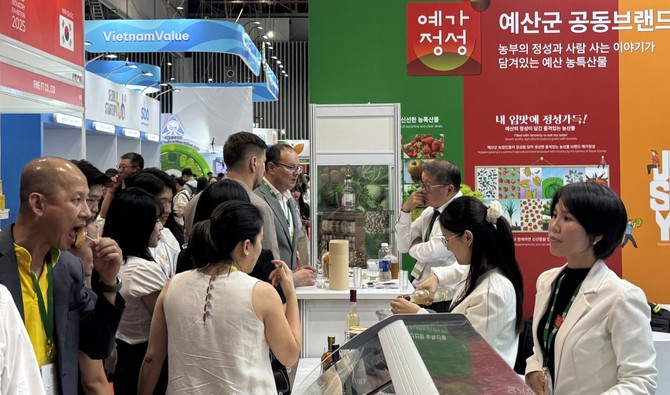 해외시장 개척사업 홍보관 운영 모습. ⓒ 예산군