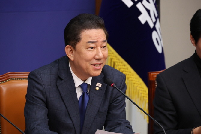 김병기 더불어민주당 원내대표가 21일 서울 여의도 국회에서 열린 최고위원회의에서 발언하고 있다. ⓒ 연합뉴스