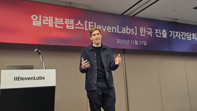 마티 스타니셰프스키 일레븐랩스 공동 창업자 겸 최고경영자(CEO)가 21일 JW메리어트호텔에서 열린 기자간담회에서 발표하고 있다. = 박지혜 기자