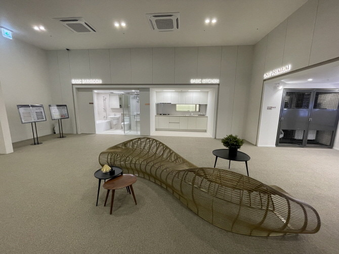 전용 66㎡A와 84㎡A 타입 유니트가 마련돼 있는 2층. = 박선린 기자