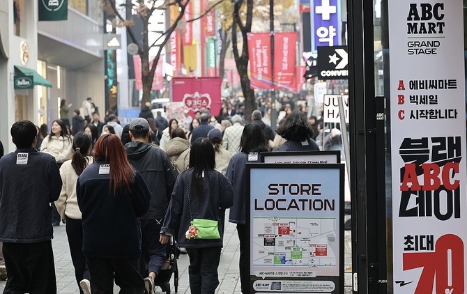 11월 소비자물가가 전년 대비 2.4% 상승, 두 달 연속 2%대 중반대 흐름을 이어가고 있다. © 연합뉴스