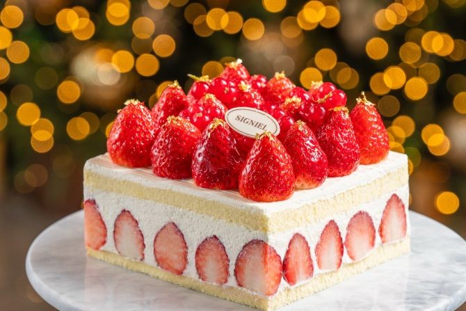 시그니엘 서울과 부산이 다가오는 크리스마스를 맞아 크리스마스 시즌 한정 케이크를 출시한다고 밝혔다. © 롯데호텔