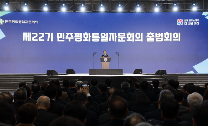 이 대통령은 2일 경기 고양시 킨텍스에서 '민주평화통일자문회의' 출범식에 참석했다. ⓒ 연합뉴스