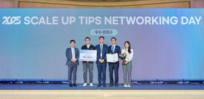 (좌측부터) 이원규 퓨처플레이 파트너를 비롯한 컨소시엄 관계자들이 기념 촬영을 하고 있다. ⓒ 퓨처플레이