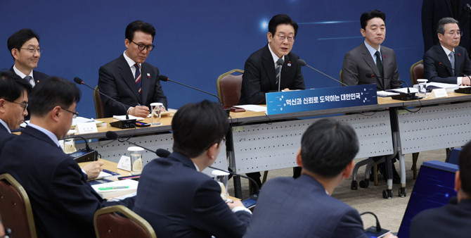 이 대통령은 12일 세종에서 과기부, 개보위, 방미통위 업무보고를 받았다. ⓒ 연합뉴스