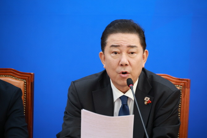 18일 정책조정회의서 발언하는 김병기 원내대표. © 연합뉴스