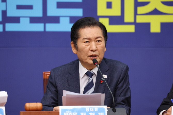 정청래 더불어민주당 대표가 22일 서울 여의도 국회에서 열린 최고위원회의에서 발언하고 있다. ⓒ 연합뉴스